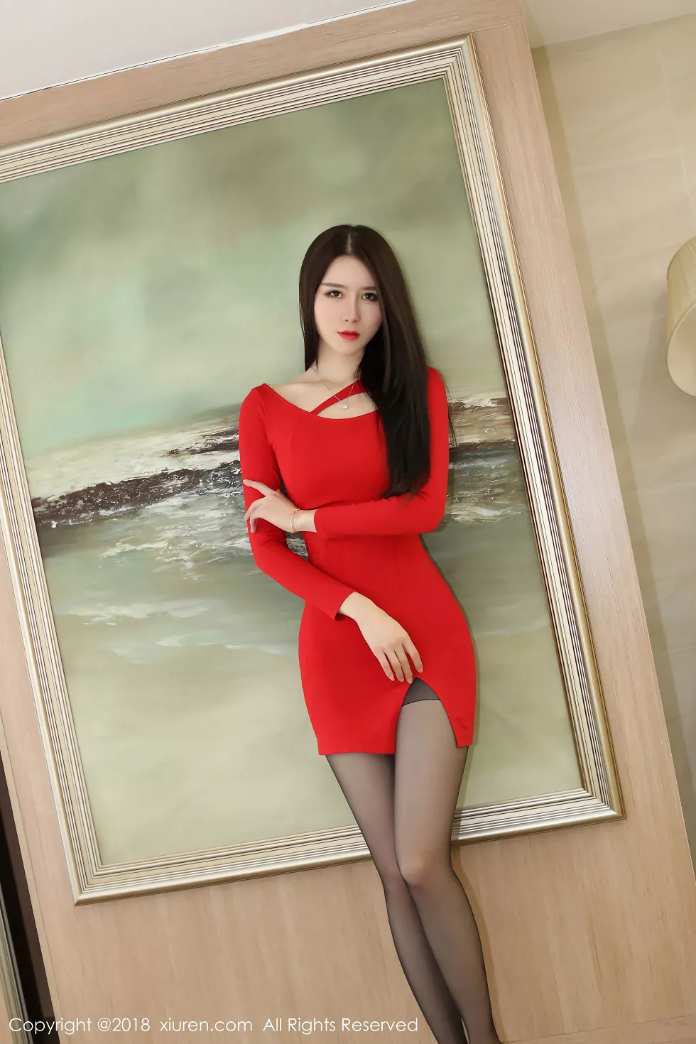Xgyw.Org_XiuRen第976_嫩模呆呆的瑞bb居家红色连身裙配黑丝裤袜秀完美身材性感写真31P