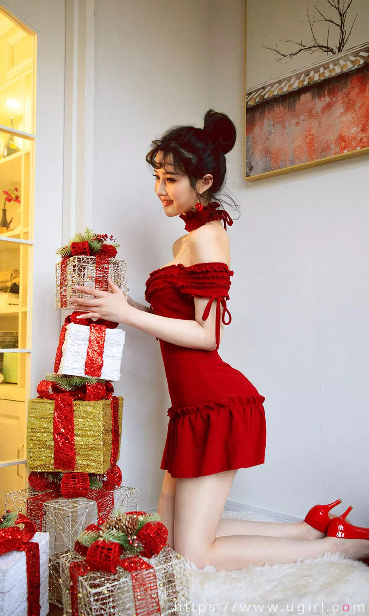 Xgyw.Org_[Ugirls爱尤物]No.1672_嫩模露儿圣诞礼物主题红色抹胸连身裙半露豪乳诱惑写真35P