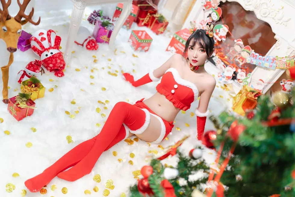 Xgyw.Org_[Cosplay精选]微博Coser小姐姐妍子坚不可摧圣诞礼物主题性感内衣秀完美身材写真24P