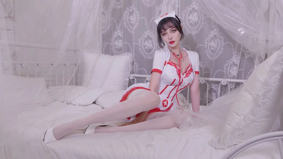 Xgyw.Org_B站主播小须须_Arcana护士主题性感红白护士装配白丝吊袜秀完美身材诱惑写真40P