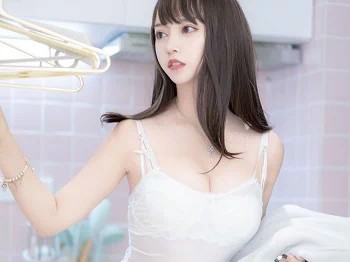 斗鱼米线线sama大姐姐主题私房性感白色吊裙低胸秀豪乳迷人诱惑写真87P